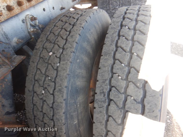 image for item JZ9841 2003 International 7400  digger derrick truck