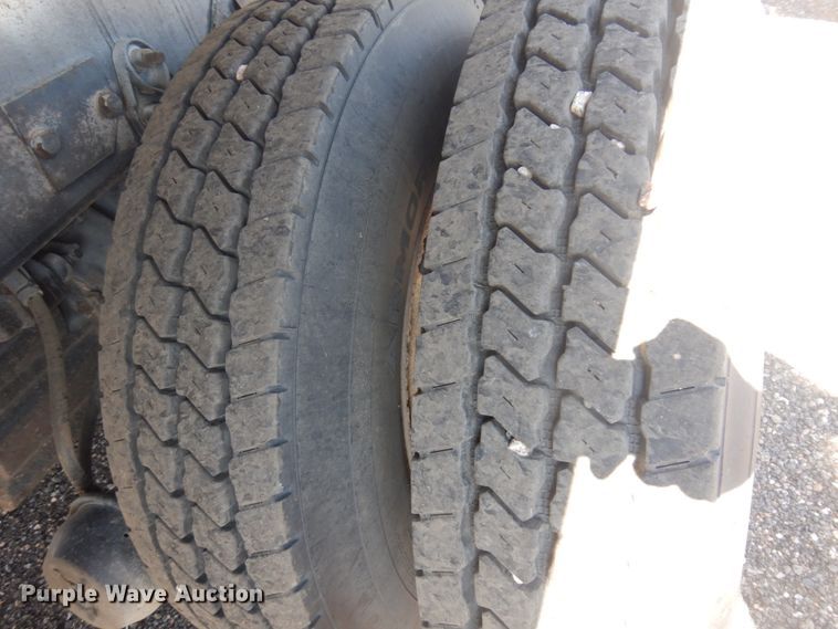 image for item JZ9841 2003 International 7400  digger derrick truck