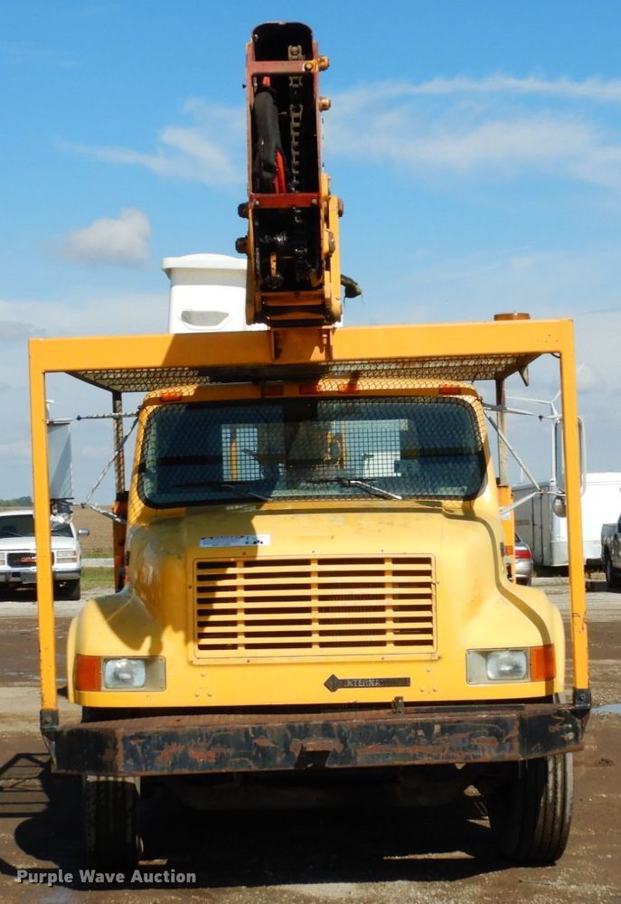 image for item KI9464 1997 International 4900  bucket truck