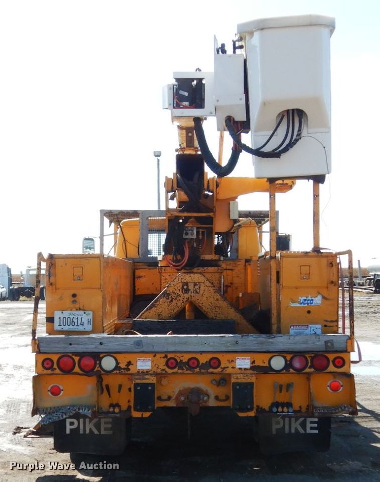 image for item KI9464 1997 International 4900  bucket truck