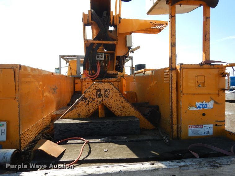 image for item KI9464 1997 International 4900  bucket truck