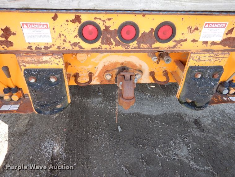 image for item KI9464 1997 International 4900  bucket truck