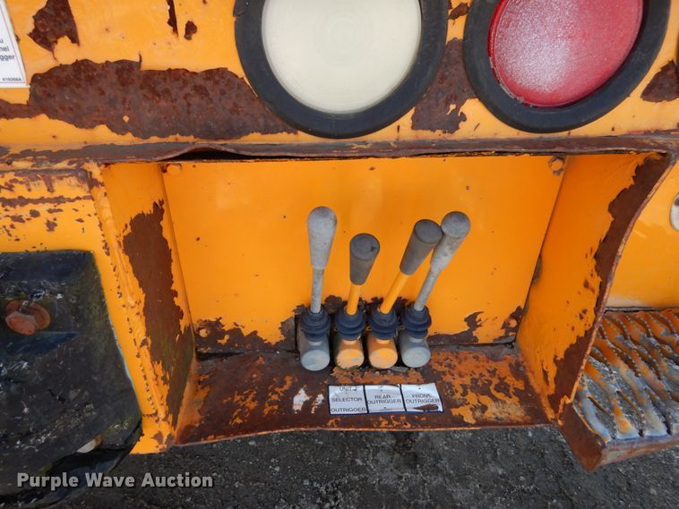 image for item KI9464 1997 International 4900  bucket truck