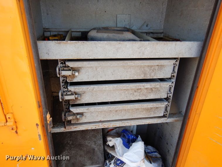 image for item KI9464 1997 International 4900  bucket truck