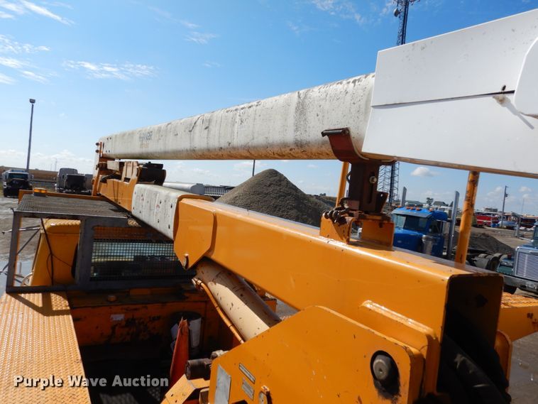 image for item KI9464 1997 International 4900  bucket truck