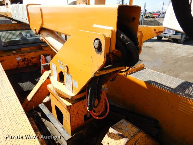 image for item KI9464 1997 International 4900  bucket truck