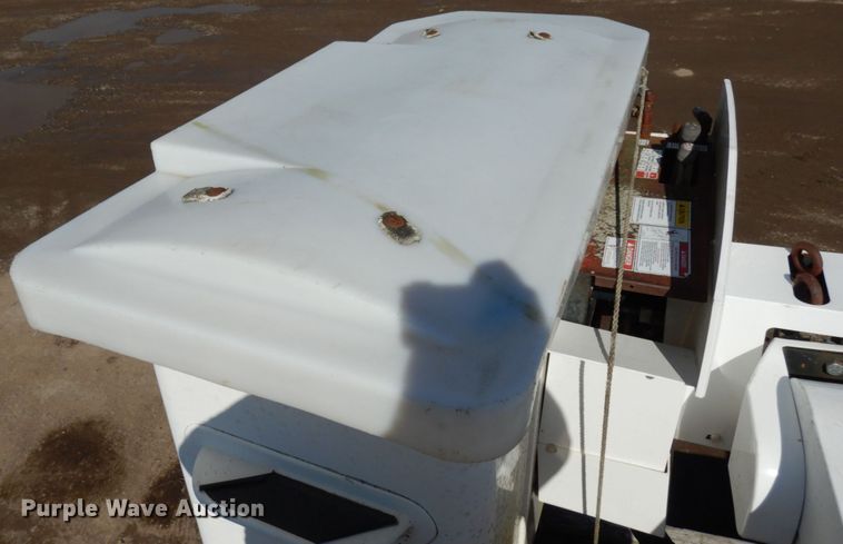 image for item KI9464 1997 International 4900  bucket truck