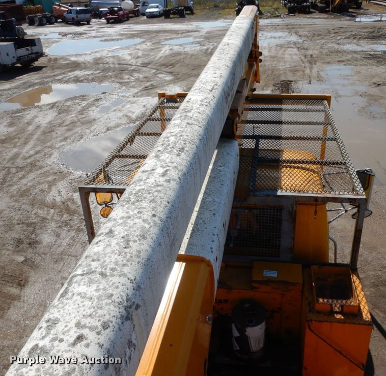 image for item KI9464 1997 International 4900  bucket truck