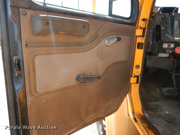 image for item KI9464 1997 International 4900  bucket truck