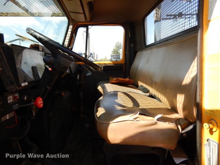 image for item KI9464 1997 International 4900  bucket truck