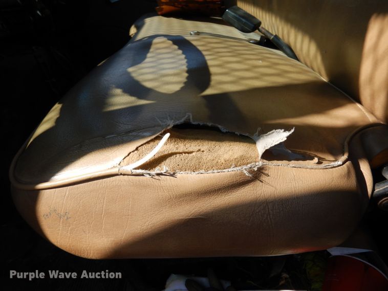 image for item KI9464 1997 International 4900  bucket truck