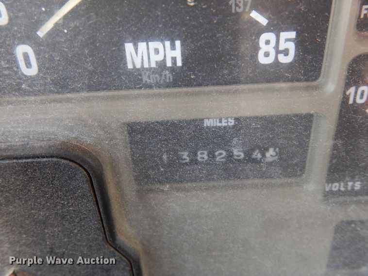 image for item KI9464 1997 International 4900  bucket truck