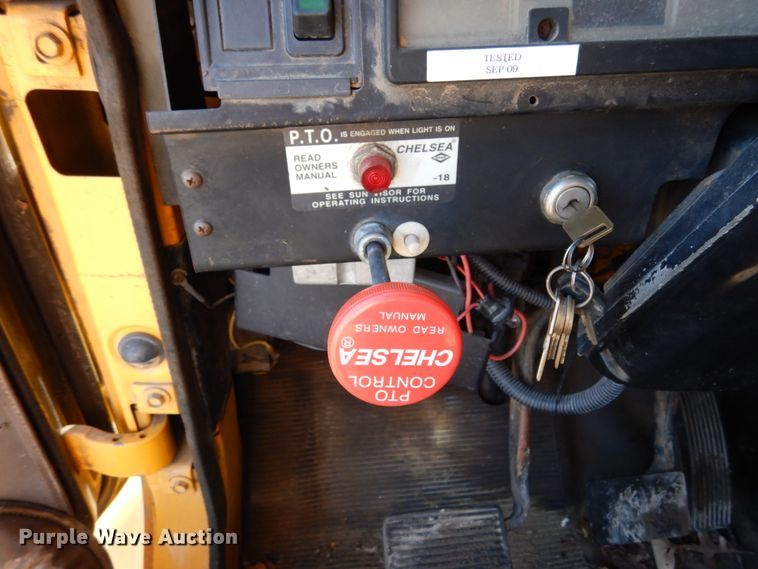 image for item KI9464 1997 International 4900  bucket truck