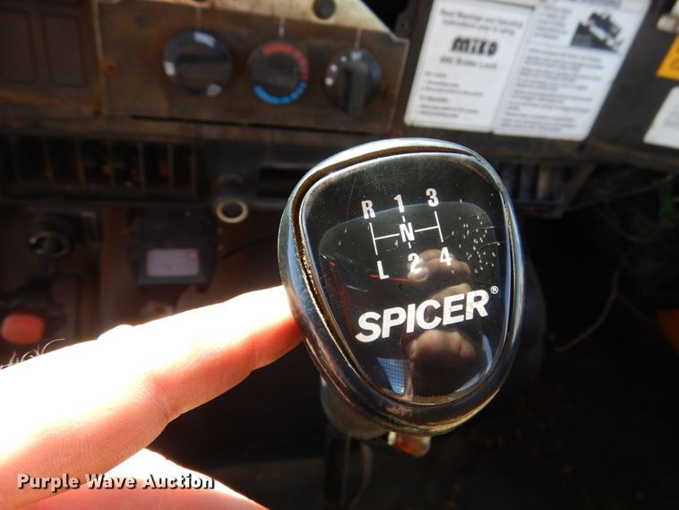 image for item KI9464 1997 International 4900  bucket truck