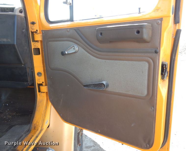 image for item KI9464 1997 International 4900  bucket truck