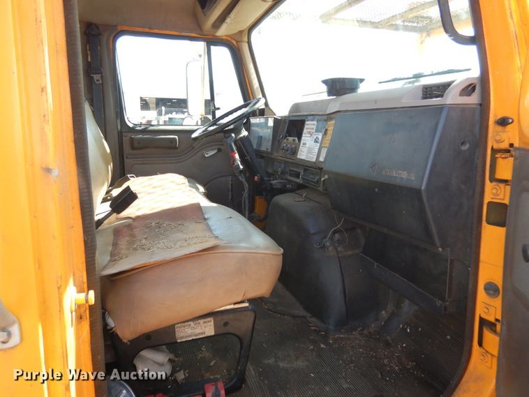 image for item KI9464 1997 International 4900  bucket truck