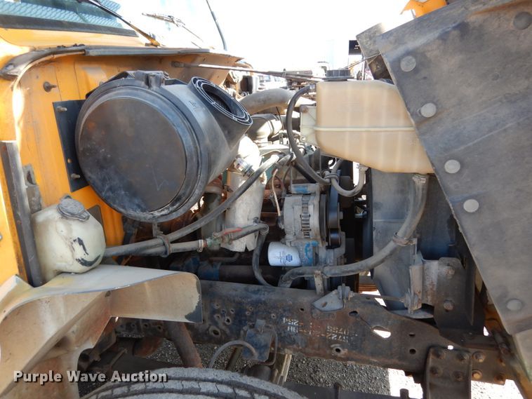 image for item KI9464 1997 International 4900  bucket truck