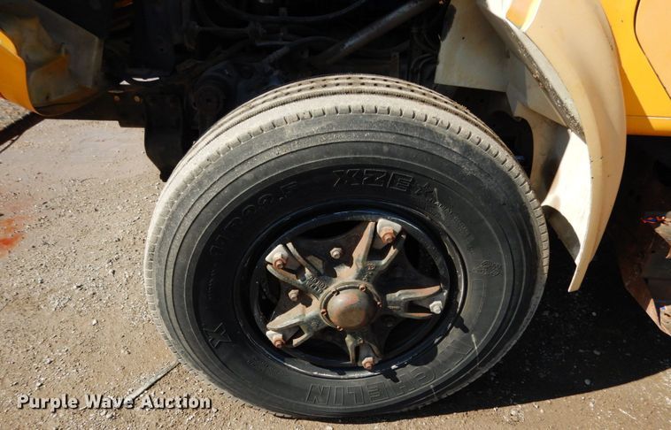 image for item KI9464 1997 International 4900  bucket truck