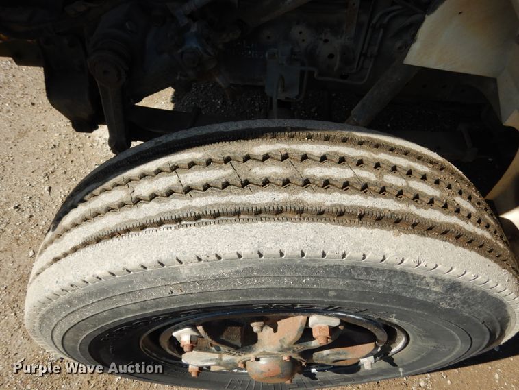 image for item KI9464 1997 International 4900  bucket truck