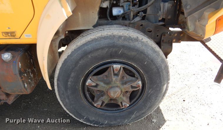 image for item KI9464 1997 International 4900  bucket truck