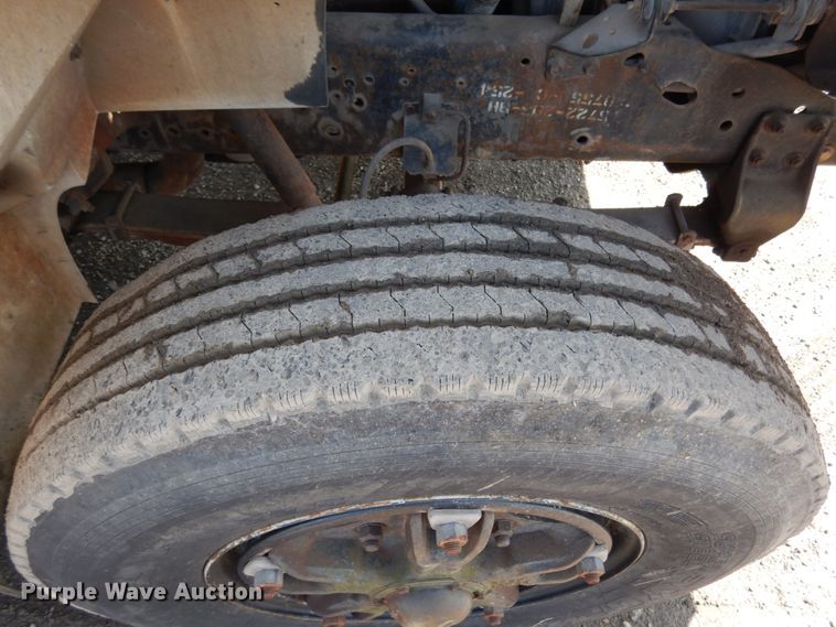 image for item KI9464 1997 International 4900  bucket truck