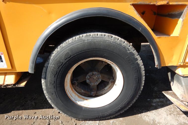 image for item KI9464 1997 International 4900  bucket truck