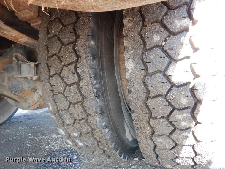 image for item KI9464 1997 International 4900  bucket truck