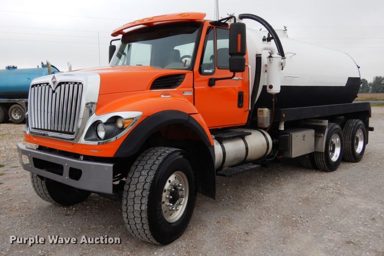 image for item KI9473 2012 International 7400  vacuum truck