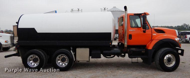 image for item KI9473 2012 International 7400  vacuum truck