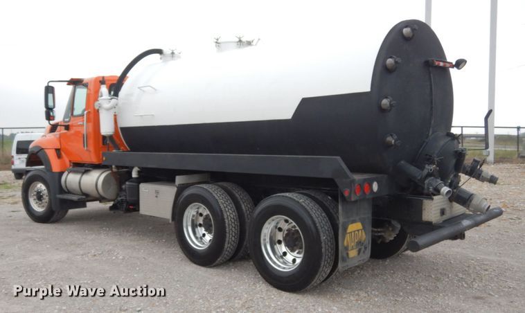 image for item KI9473 2012 International 7400  vacuum truck