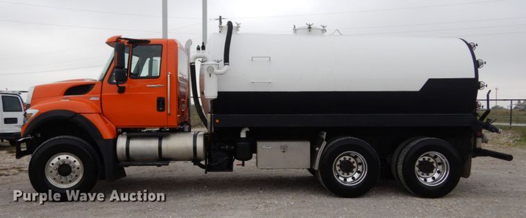 image for item KI9473 2012 International 7400  vacuum truck