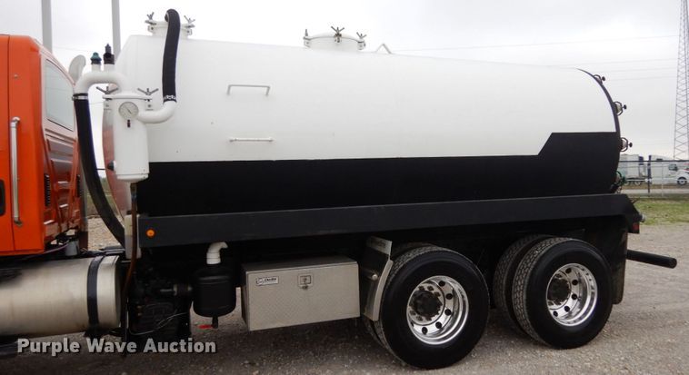 image for item KI9473 2012 International 7400  vacuum truck