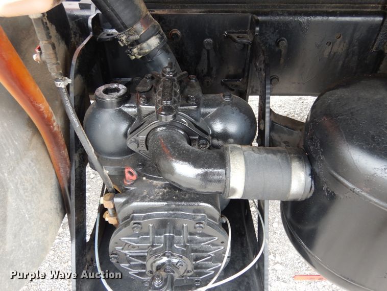 image for item KI9473 2012 International 7400  vacuum truck