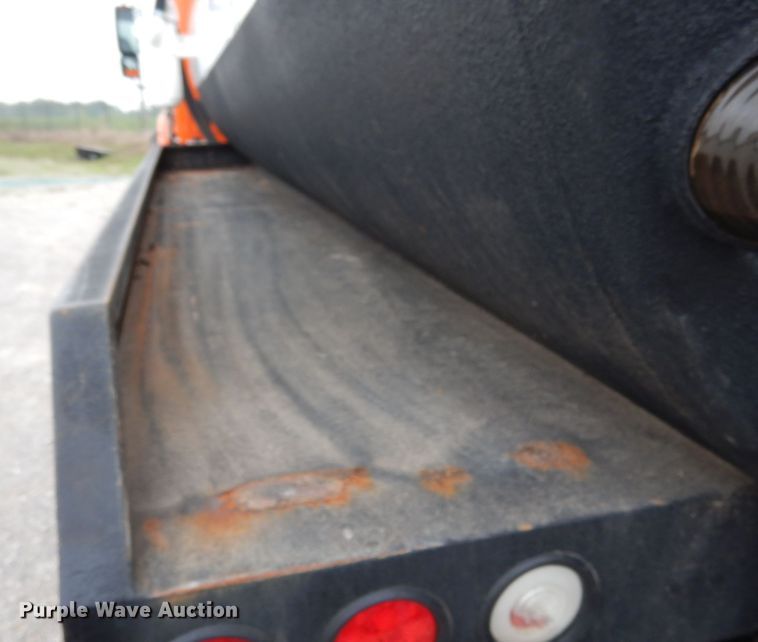 image for item KI9473 2012 International 7400  vacuum truck