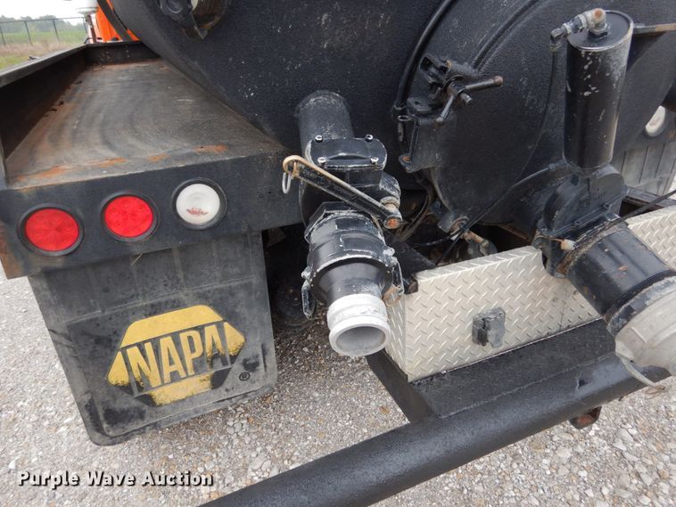 image for item KI9473 2012 International 7400  vacuum truck