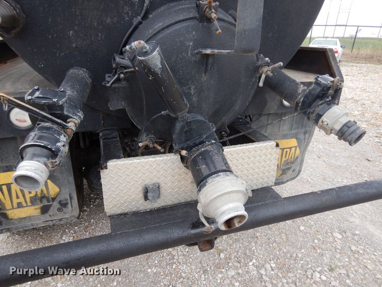 image for item KI9473 2012 International 7400  vacuum truck