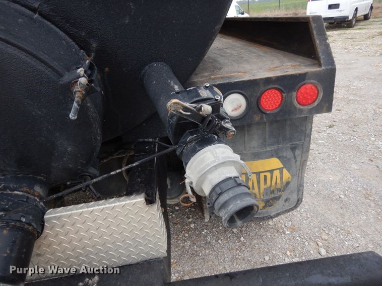 image for item KI9473 2012 International 7400  vacuum truck