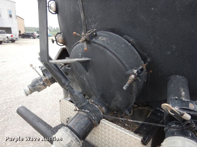 image for item KI9473 2012 International 7400  vacuum truck