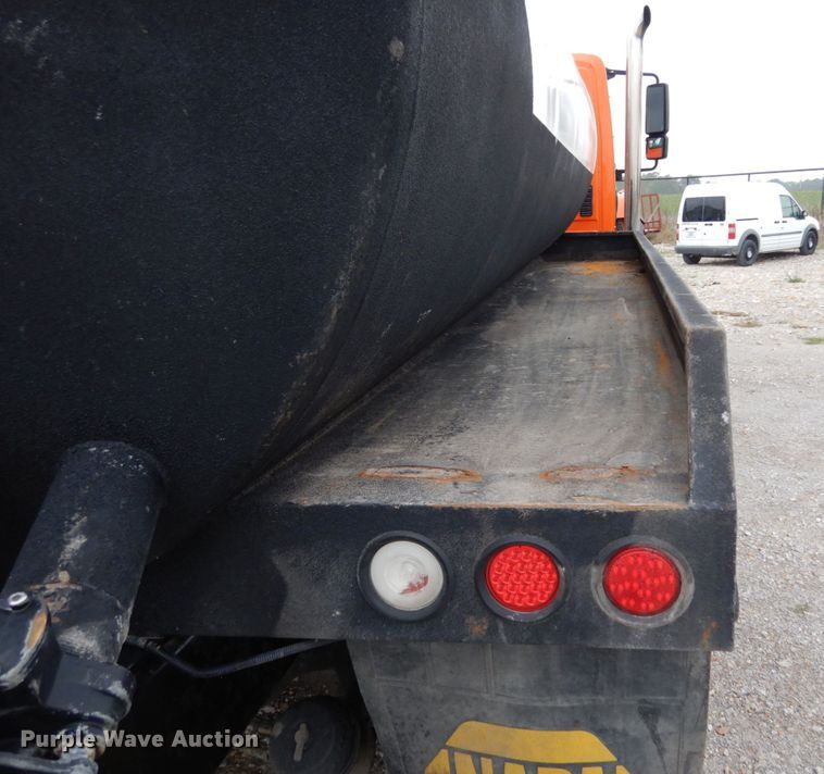 image for item KI9473 2012 International 7400  vacuum truck