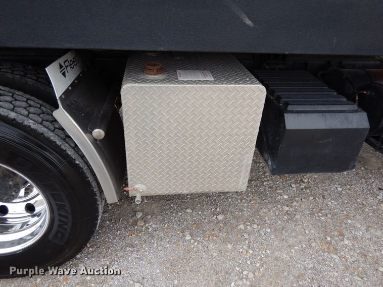 image for item KI9473 2012 International 7400  vacuum truck