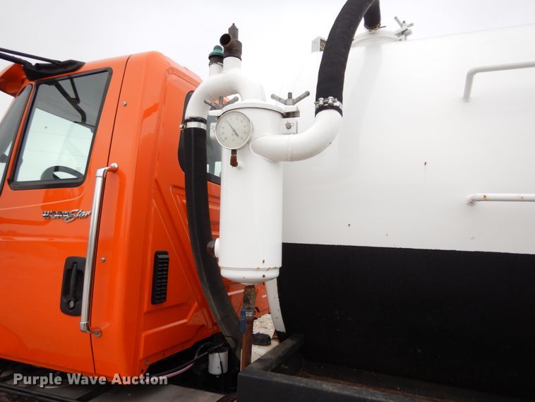 image for item KI9473 2012 International 7400  vacuum truck