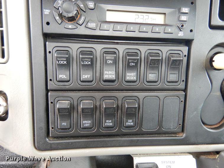 image for item KI9473 2012 International 7400  vacuum truck