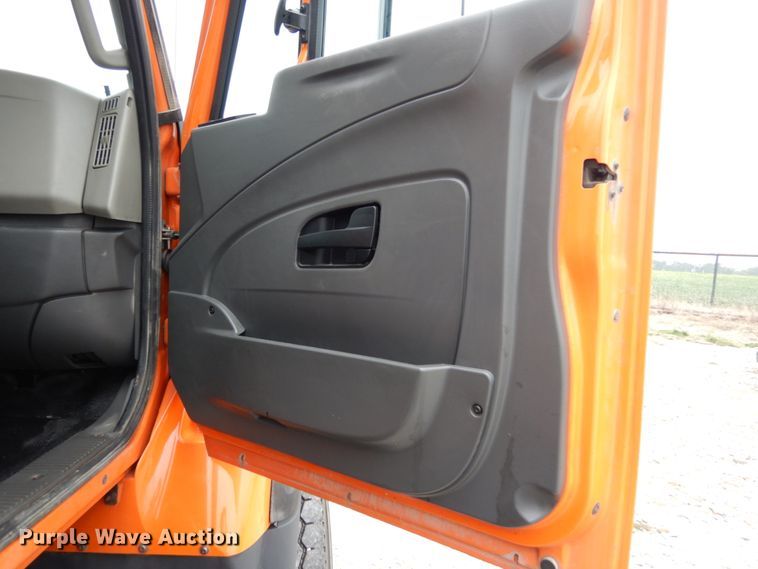 image for item KI9473 2012 International 7400  vacuum truck