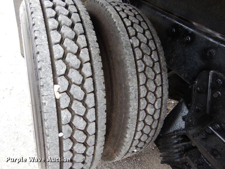 image for item KI9473 2012 International 7400  vacuum truck