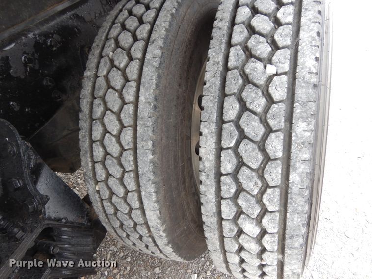 image for item KI9473 2012 International 7400  vacuum truck