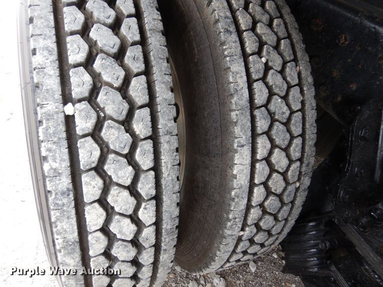 image for item KI9473 2012 International 7400  vacuum truck