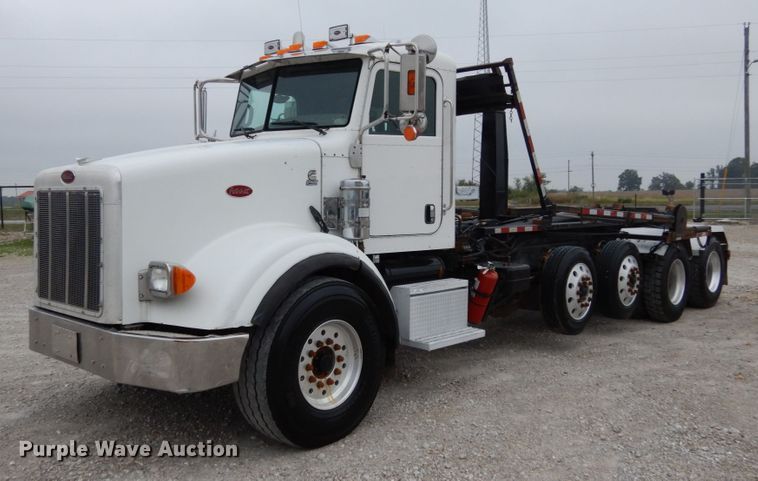 image for item KI9474 2007 Peterbilt 357  hook lift truck