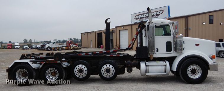 image for item KI9474 2007 Peterbilt 357  hook lift truck