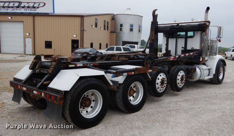 image for item KI9474 2007 Peterbilt 357  hook lift truck