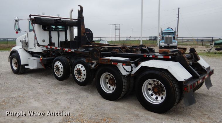 image for item KI9474 2007 Peterbilt 357  hook lift truck